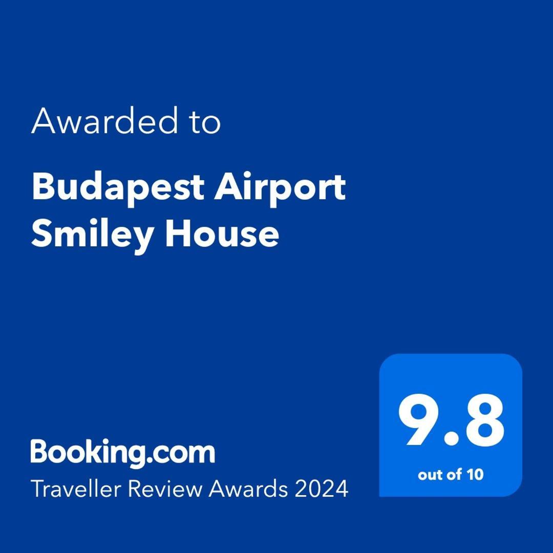 Budapest Airport Smiley House Gyal Экстерьер фото